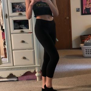 black cropped lululemon leggings